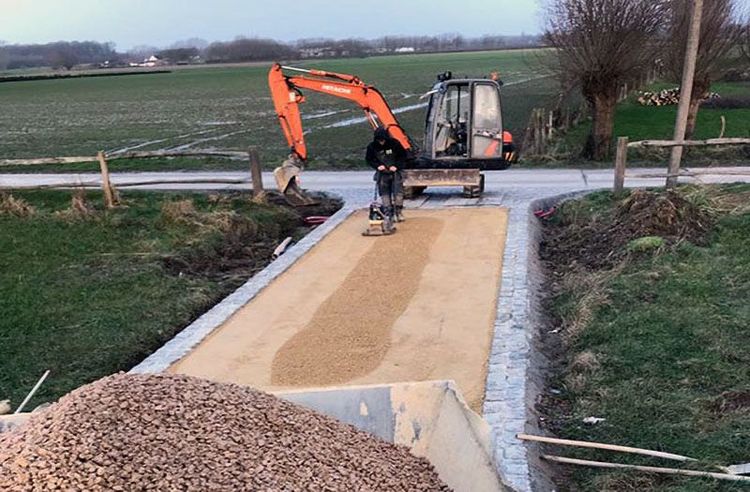 Voorbereidende-grondwerken-voor-de-aanleg-van-een-oprit.jpg
